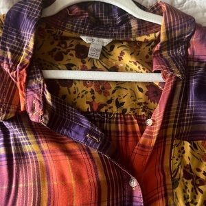 Plaid and floral Button Uo Tunic